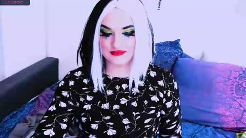 Snapshot of sexxx_queen chatting on December 2024 03:44:01 PM sexxx_queen online show from December 2024 03:44:01 PM