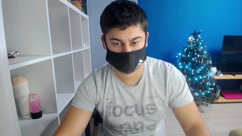 Snapshot of sexxxdickbig chatting on December 2024 07:27:02 PM Tommy online show from December 2024 07:27:02 PM