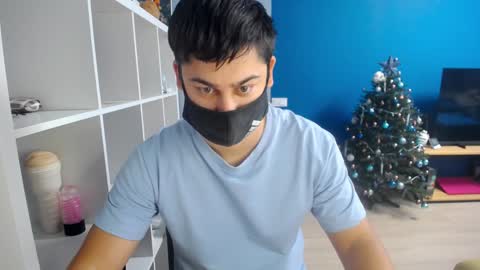 Snapshot of sexxxdickbig chatting on December 2024 07:17:01 AM Tommy online show from December 2024 07:17:01 AM