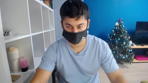 Snapshot of sexxxdickbig chatting on December 2024 07:26:02 AM Tommy online show from December 2024 07:26:02 AM