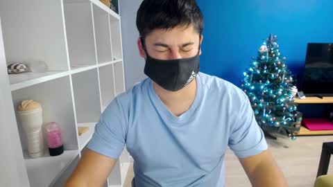 Snapshot of sexxxdickbig chatting on December 2024 07:21:02 PM Tommy online show from December 2024 07:21:02 PM