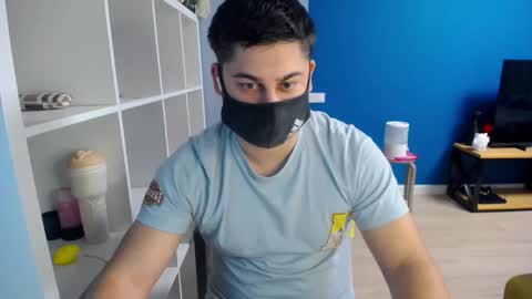 Snapshot of sexxxdickbig chatting on March 2025 06:33:02 PM Tommy online show from March 2025 06:33:02 PM