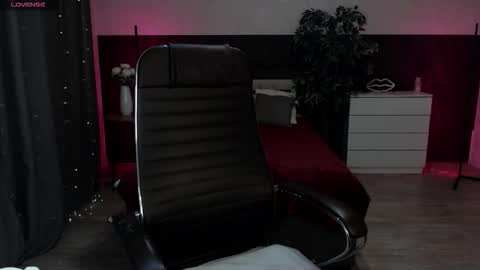 Alexia online show from November 2025 02:08:01 PM