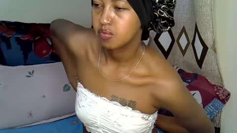 Snapshot of sexy_bluegirl chatting on February 2025 04:15:02 AM sexy_bluegirl online show from February 2025 04:15:02 AM