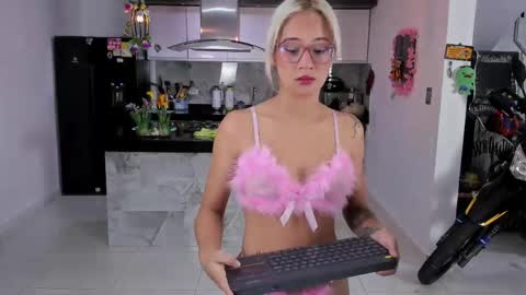 Snapshot of sexy_hot_friends_ chatting on May 2026 04:28:02 AM WENDY MAX AND VICKY online show from May 2026 04:28:02 AM