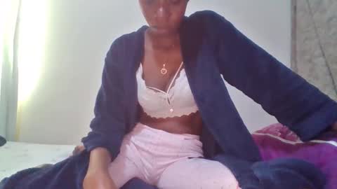 Snapshot of sexy_leila3 chatting on October 2025 09:52:02 AM kayla online show from October 2025 09:52:02 AM