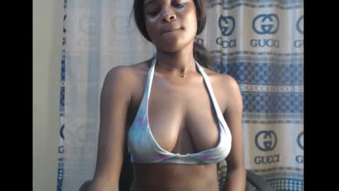 Snapshot of sexy_mariax chatting on December 2024 12:44:01 AM Debby online show from December 2024 12:44:01 AM