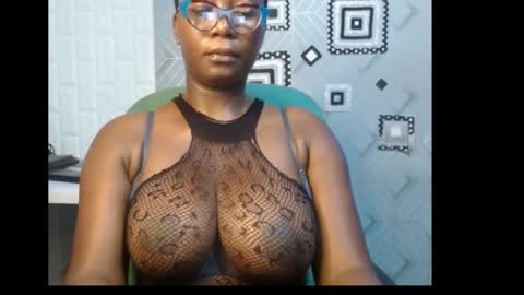 Snapshot of sexy_pearl12 chatting on January 2025 02:19:01 PM zoe online show from January 2025 02:19:01 PM