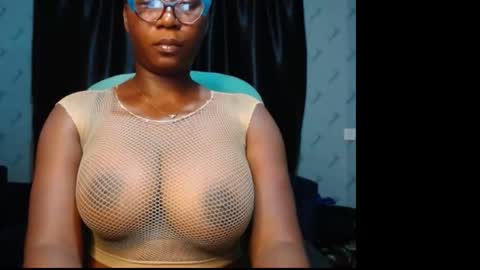 Snapshot of sexy_pearl12 chatting on January 2025 06:56:01 PM zoe online show from January 2025 06:56:01 PM