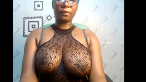 Snapshot of sexy_pearl12 chatting on February 2025 08:35:01 AM zoe online show from February 2025 08:35:01 AM