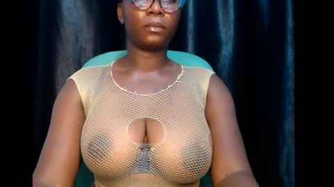 Snapshot of sexy_pearl12 chatting on March 2025 06:30:01 PM zoe online show from March 2025 06:30:01 PM