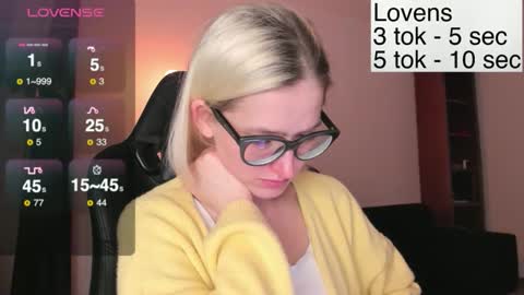 Sexy-Sweets online show from November 2025 08:18:01 PM