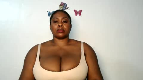 Luna online show from November 2025 09:18:01 PM