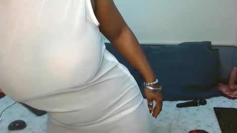 Snapshot of sexyassshaz chatting on May 2026 01:34:02 AM shazz online show from May 2026 01:34:02 AM