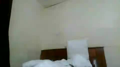 yvonne online show from August 2026 07:11:01 AM