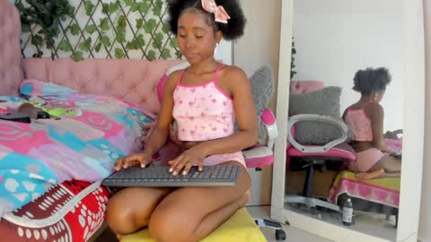 Snapshot of sexybrunnetem chatting on December 2024 01:28:01 PM sofia online show from December 2024 01:28:01 PM