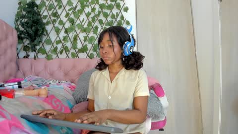 Snapshot of sexybrunnetem chatting on January 2025 10:04:02 AM sofia online show from January 2025 10:04:02 AM