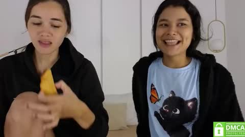 chanell and yina online show from November 2025 01:22:01 PM