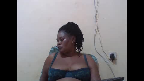 Snapshot of sexydove2 chatting on September 2025 07:35:01 PM EMILY online show from September 2025 07:35:01 PM