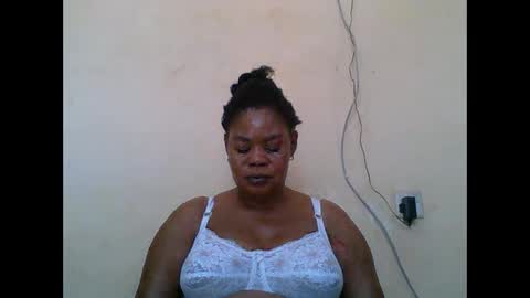 Snapshot of sexydove2 chatting on October 2025 06:52:02 AM EMILY online show from October 2025 06:52:02 AM