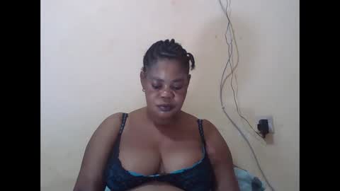 Snapshot of sexydove2 chatting on October 2025 03:30:01 AM EMILY online show from October 2025 03:30:01 AM