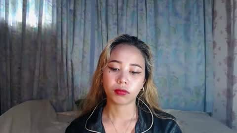 Snapshot of sexyhotbojean chatting on December 2025 06:18:01 AM jeanken and jelian online show from December 2025 06:18:01 AM