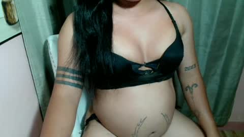Snapshot of sexymika_xoxo chatting on June 2026 05:43:01 AM Mika online show from June 2026 05:43:01 AM