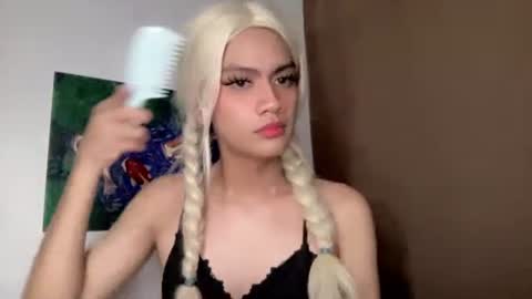 Snapshot of sexynakedweapon chatting on May 2026 09:28:02 AM LIEZEL online show from May 2026 09:28:02 AM