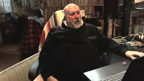 Grizz Lee Bear online show from February 2025 05:14:01 PM