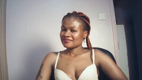 queenivy online show from December 2025 09:43:02 PM