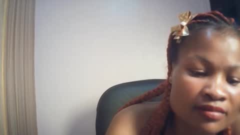 queenivy online show from December 2025 07:43:02 PM