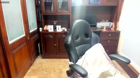 R A C H E L online show from November 2025 12:18:01 PM