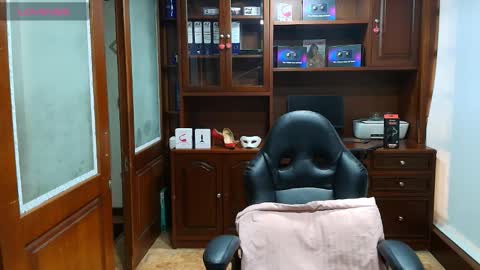 R A C H E L online show from December 2025 12:12:02 PM