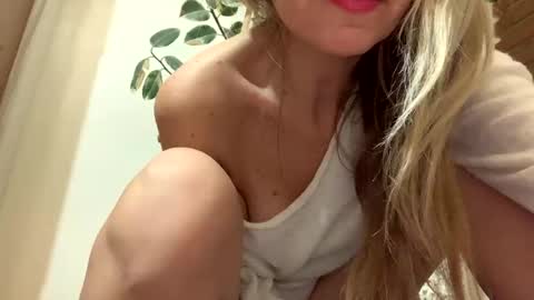 Snapshot of sexysexydream chatting on January 2025 06:45:02 PM Anya online show from January 2025 06:45:02 PM