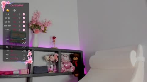 Estee online show from February 2025 06:37:02 PM