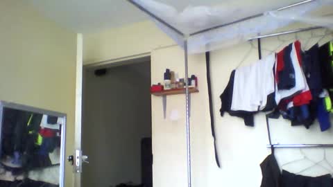 Snapshot of sexyy_tiny chatting on November 2025 12:42:02 PM Mel online show from November 2025 12:42:02 PM