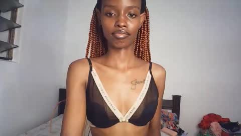 sexyzuriel online show from February 2026 05:33:01 PM