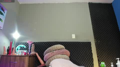 Snapshot of shadia_squirt chatting on June 2026 07:23:01 PM shadia online show from June 2026 07:23:01 PM