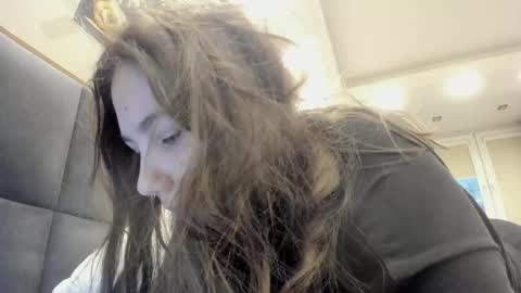 Snapshot of shadow_raffi chatting on February 2025 03:06:01 PM shadow_raffi online show from February 2025 03:06:01 PM