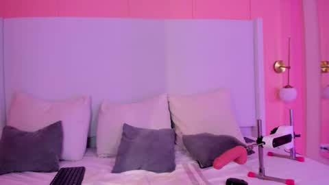 Shaina Vasquez online show from December 2025 03:55:02 AM