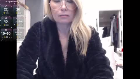 Shannon07 online show from October 2025 03:49:01 AM