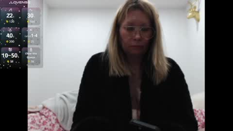 Snapshot of shannon07 chatting on June 2026 03:15:02 AM Shannon07 online show from June 2026 03:15:02 AM