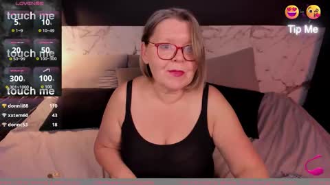 Shannon online show from October 2025 06:16:01 PM