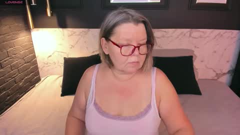 Shannon online show from October 2025 05:19:02 AM