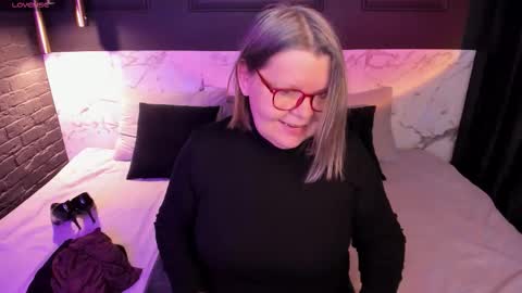 Shannon online show from November 2025 05:06:01 AM