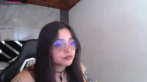 Shantall online show from October 2025 07:58:01 PM