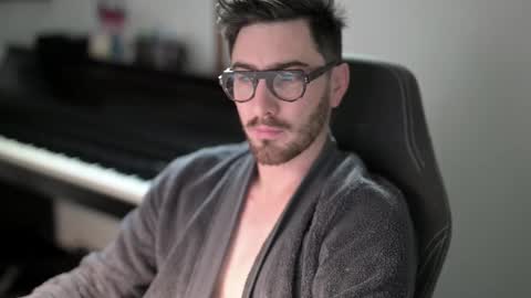 Snapshot of shape80 chatting on November 2025 07:50:01 AM frenchy boy online show from November 2025 07:50:01 AM