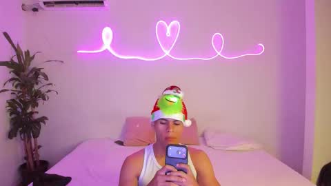 shark_boy21 online show from November 2025 12:36:01 AM