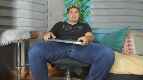 jhon deibyd online show from January 2025 01:46:01 PM