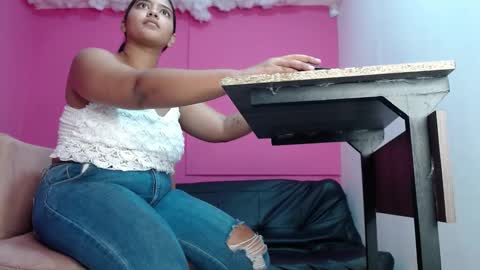 Sharlot online show from October 2025 12:17:02 PM